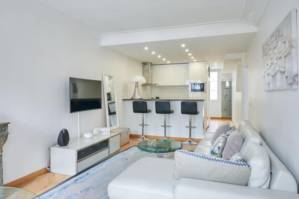 Type F2 Renove- Quartier Elysee Parijs