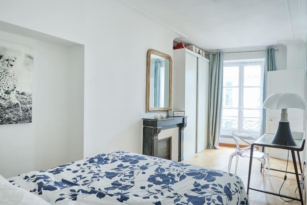 Appartement Type F2 Renove- Quartier Elysee Parijs